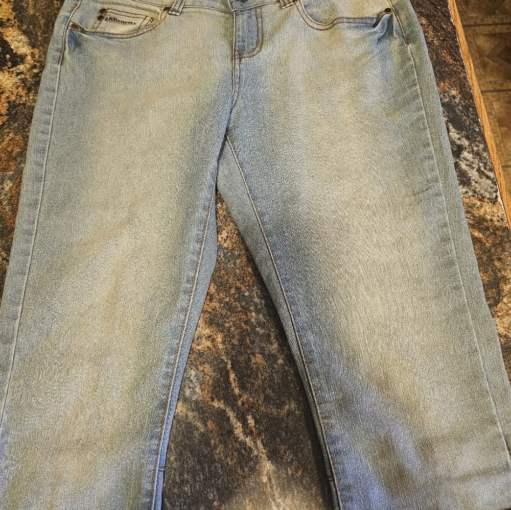 Red Rivet capris 5 Women's Casual Regular Blue Denim Mid Rise Straight Solid